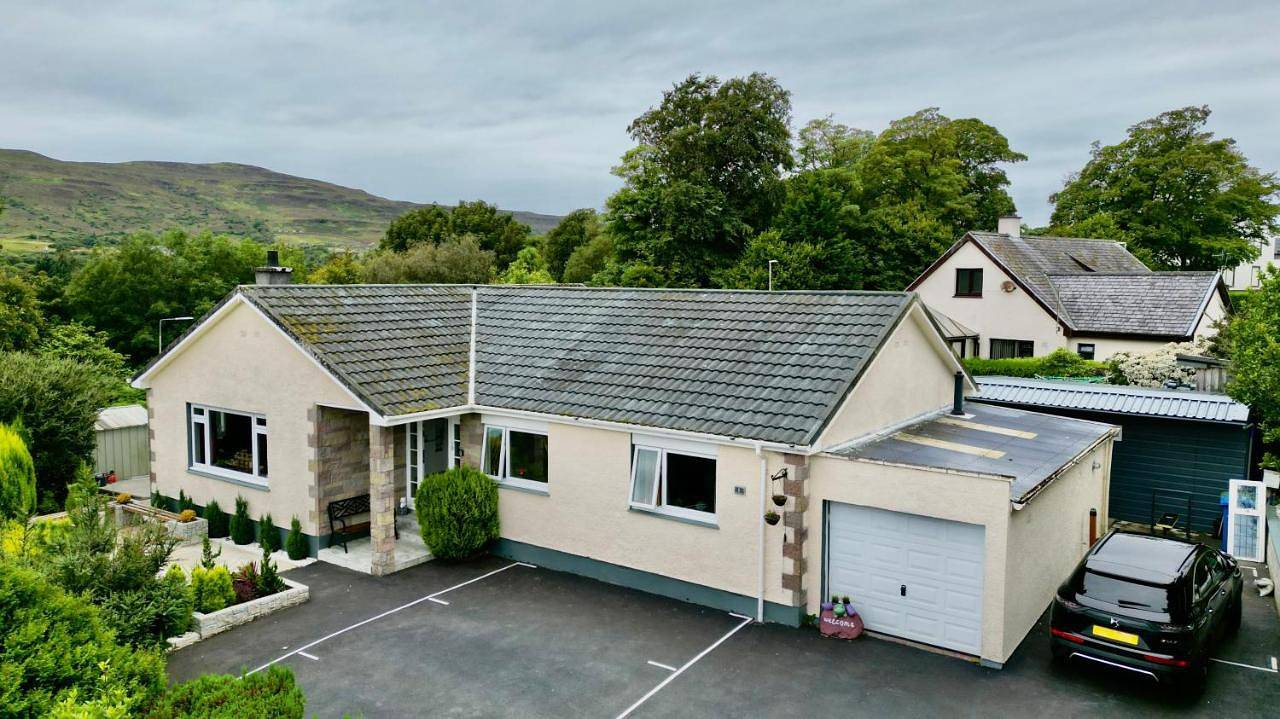 Entire holiday apartment, Old Captain Guest House in Portree, Highlands
