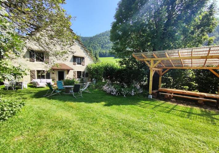 Gîte pour 12 personnes, avec jardin et terrasse