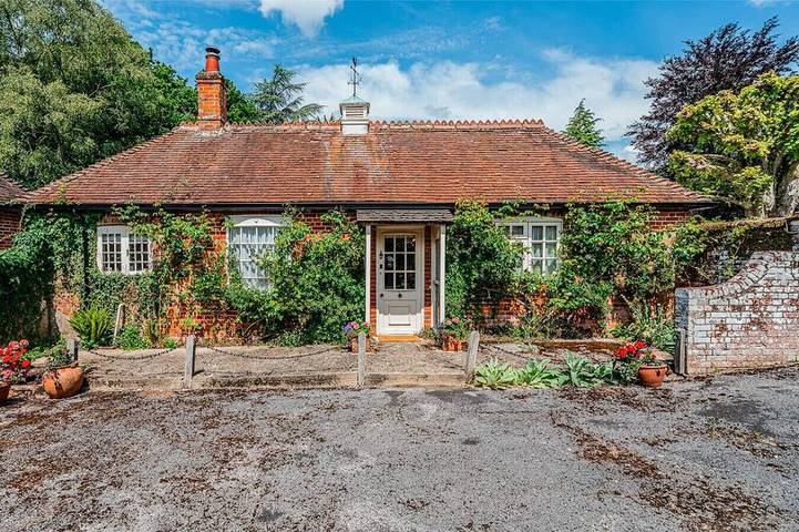 Bed and breakfast for 3 people, with garden in Hampshire