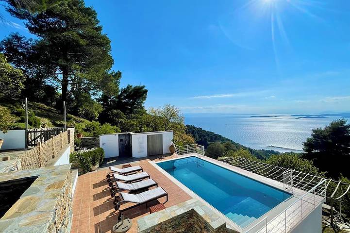 Villa for 5 people, with garden, with pets in Skopelos