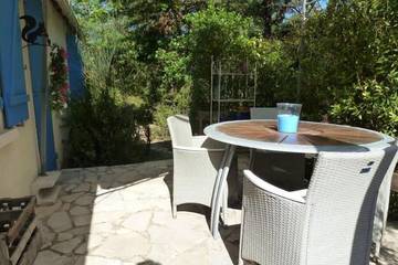 Hôtel pour 5 personnes, avec jardin et piscine à Vacquières