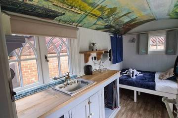 Glamping for 2 People in Wiltshire, South West England, Photo 2