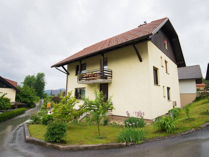 Gîte pour 4 personnes, avec Balcon ainsi que Terrasse et Jardin à Bled