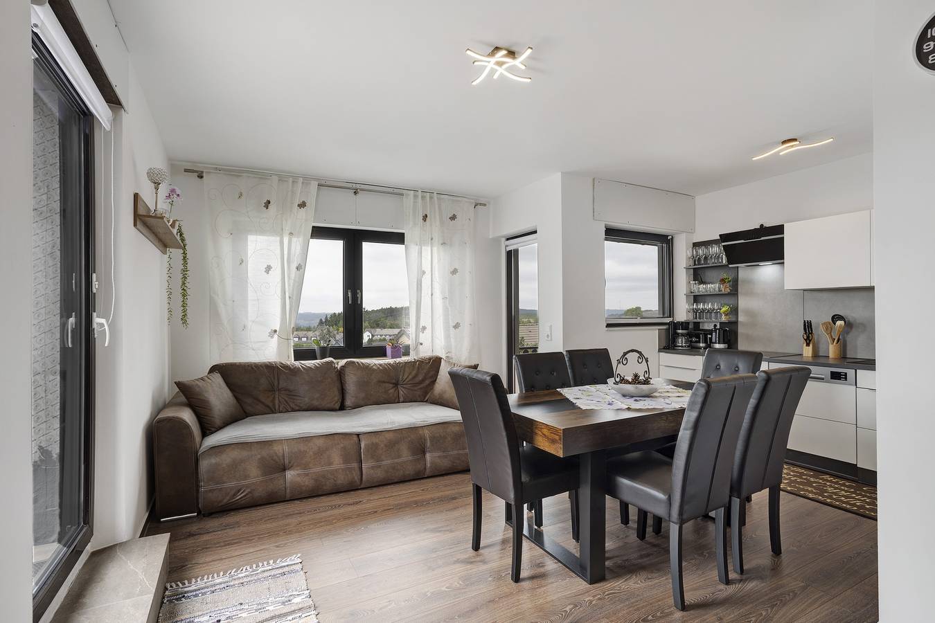 Ganze Wohnung, Ferienwohnung 'Haus Elena' mit Bergblick, privater Terrasse und Wi-Fi in Bestwig, Hochsauerlandkreis