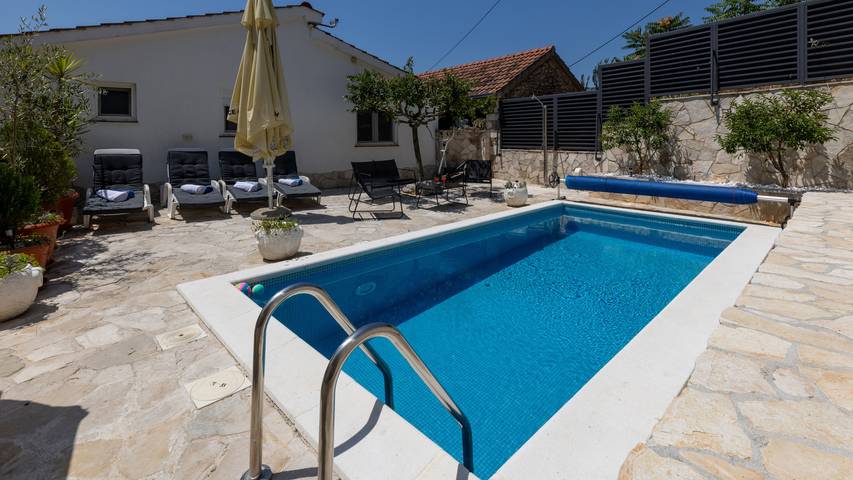 Villa Tina Desne by Villas Guide in Dubrovnik-Neretva