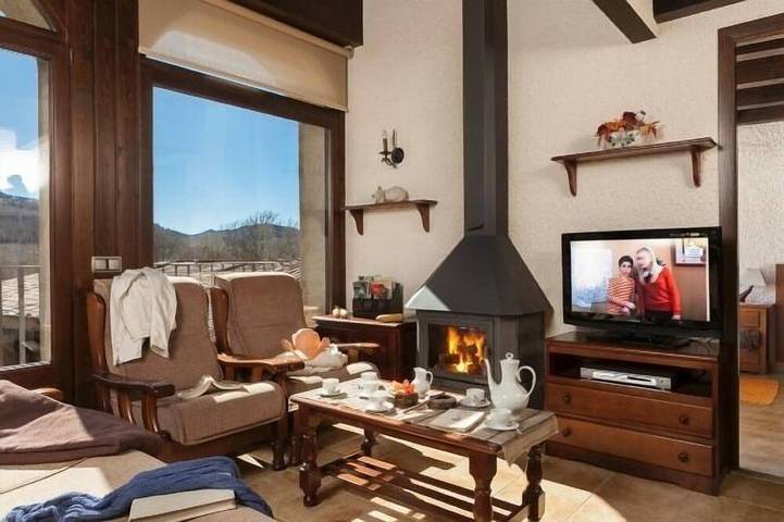 Cottage for 6 people, with garden and pool as well as balcony - 1