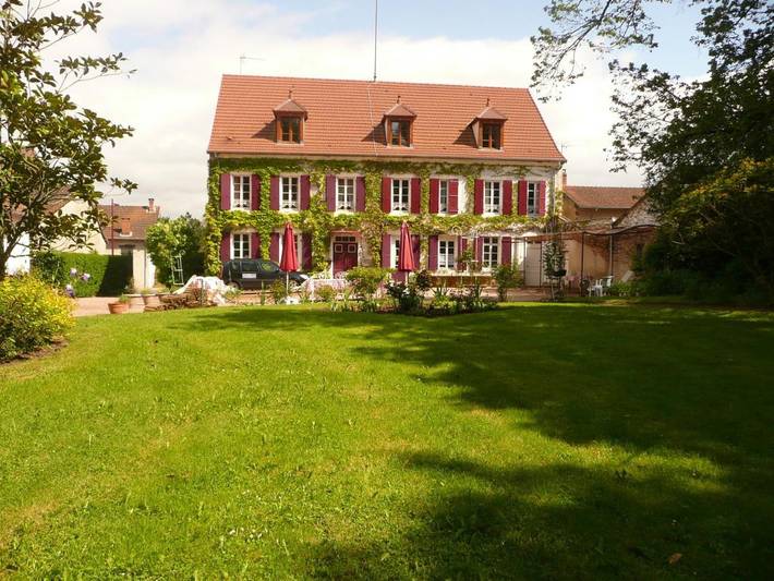 Chambre d’hôte pour 2 personnes, avec Terrasse et Jardin ainsi que Piscine et Vue