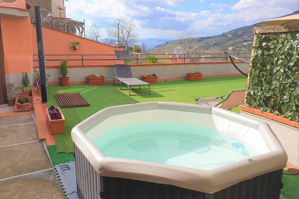 Private 3 bedroom apartment with large terrace & hot tub near Sorrento in Vico Equense, Monti Lattari