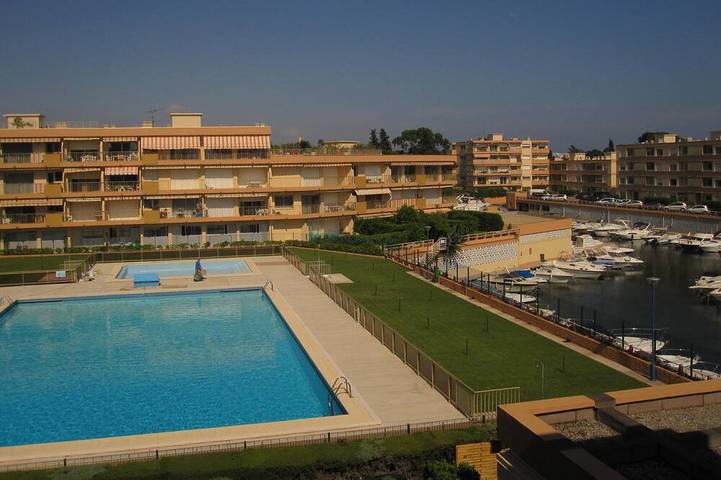 Location de vacances pour 4 personnes, avec Terrasse et Piscine à Mandelieu-la-Napoule