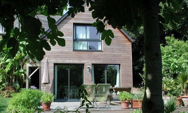 Location de vacances pour 5 personnes, avec Terrasse ainsi que Jardin et Vue à Locquénolé