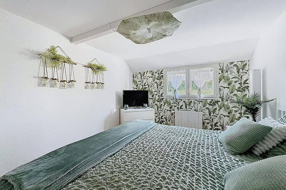 Séjour sur une péniche d'exception « Sur l’eau- Chill and Dream » in Vienne (Isère), Région de Vienne