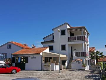 Ferienhaus mit Meerblick für 8 Personen in Poreč