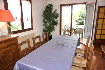 Gîte pour 6 personnes, avec jacuzzi ainsi que jardin et balcon à Les Granges-Gontardes