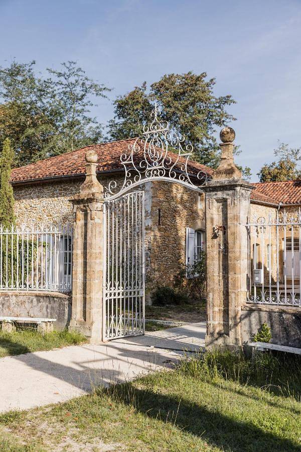 Gîte pour 8 personnes, avec terrasse ainsi que vue et piscine, animaux acceptés à Uchacq-et-Parentis