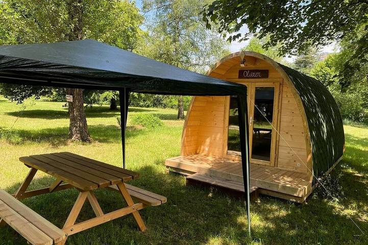 Cabane en bois pour 5 personnes, avec terrasse, animaux acceptés