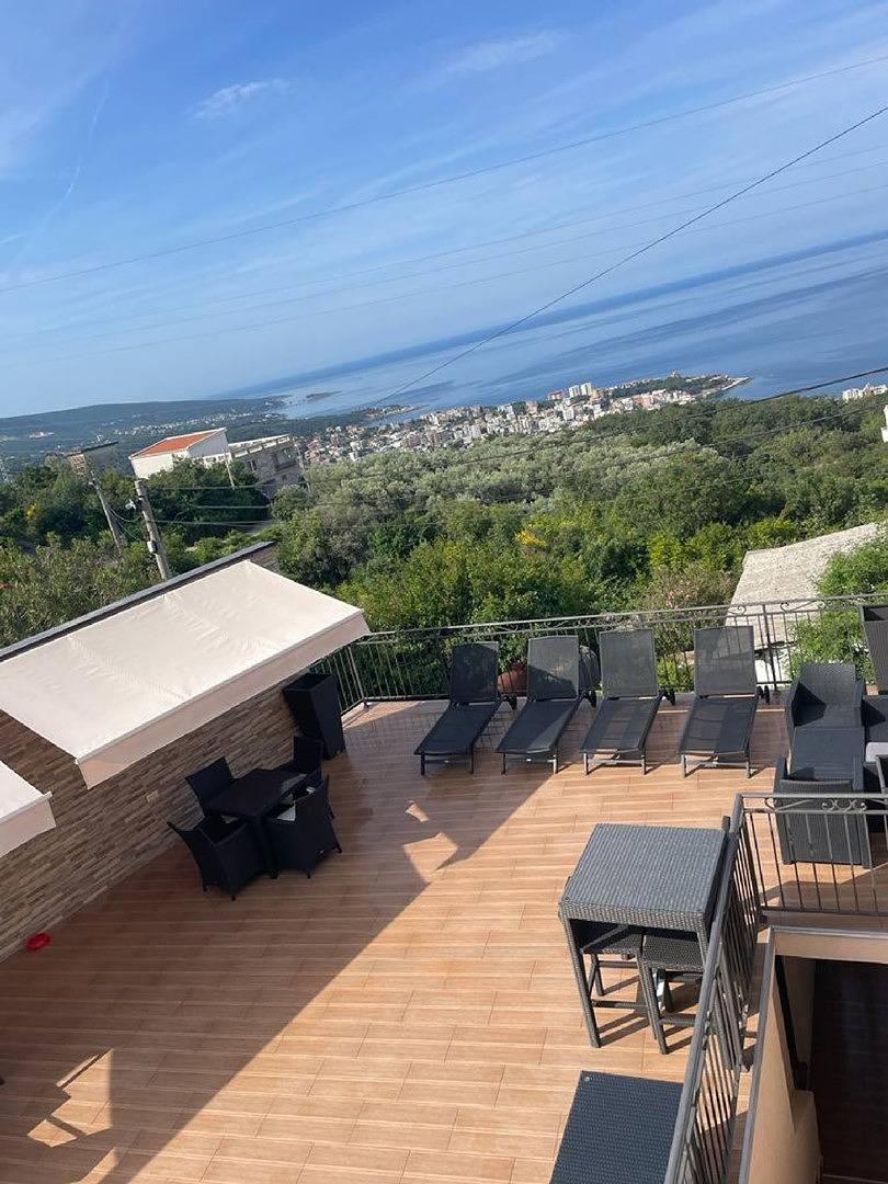 Apartamento entero, Apartamento de vacaciones para 2 personas con balcón/terraza in Montenegro Coast