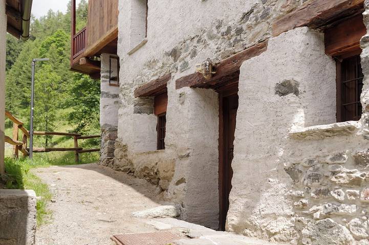 Chalet da MiRo - Authentic Rascard & Scenic View in Servaz (Valtournenche), Valtournenche