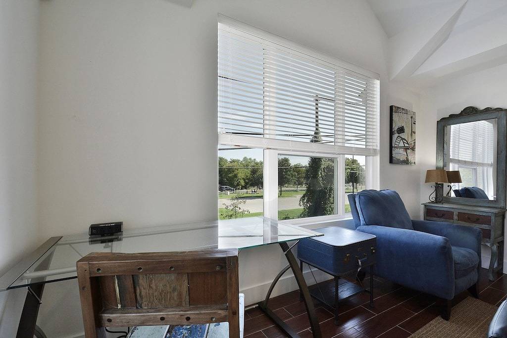 Ganze Wohnung, Modern, Dog-Friendly Flat with Wifi & Garage Parking - Unbeatable Location in Austin, Travis County