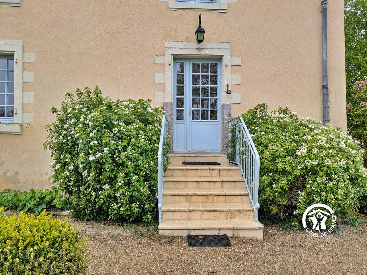 Charmante maison de maître au bord d'un étang avec activités et équipements familiaux à Cossé-le-Vivien in Cossé-le-Vivien, Mayenne