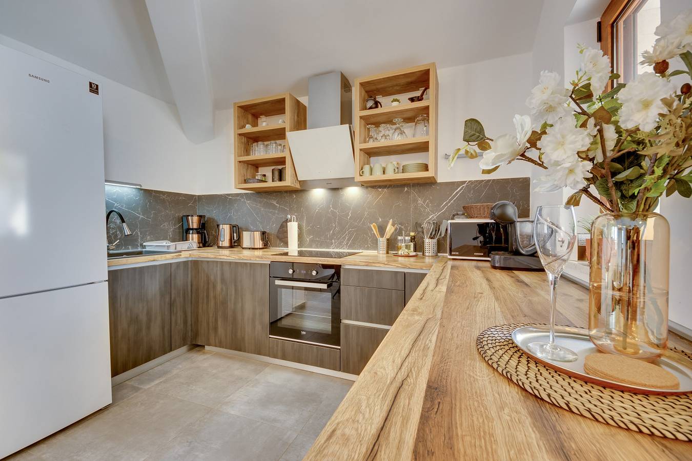 Apartamento vacacional entero, Apartamento de vacaciones para 4 personas con balcón in Montenegro