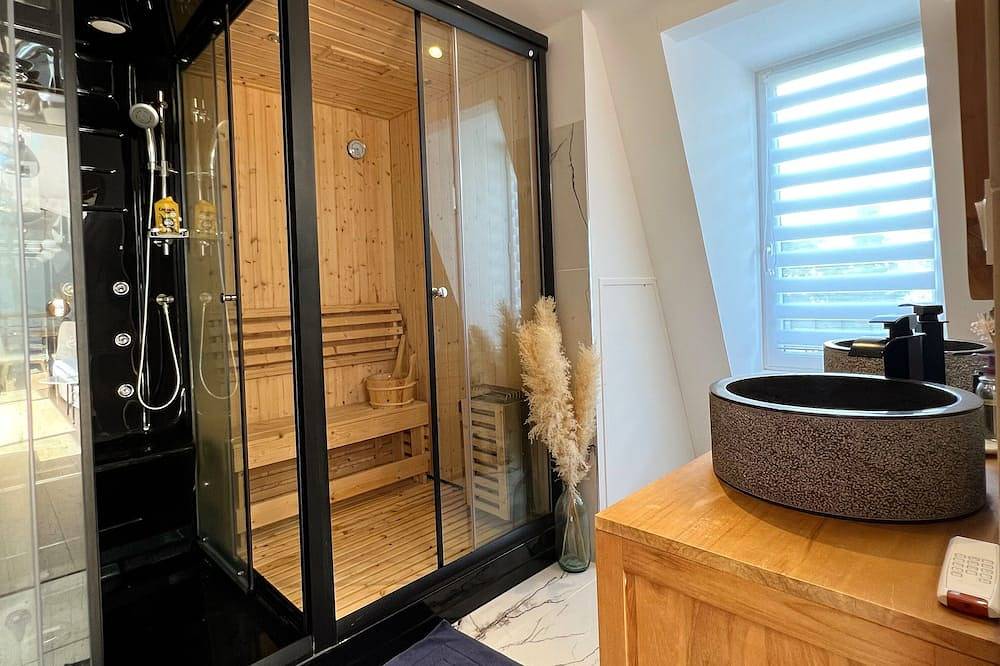 Ganze Wohnung, Superbe Appartement Avec Jacuzzi sur Terrasse, Sauna et Hammam Proche de Paris in Châtillon, Hauts-de-Seine