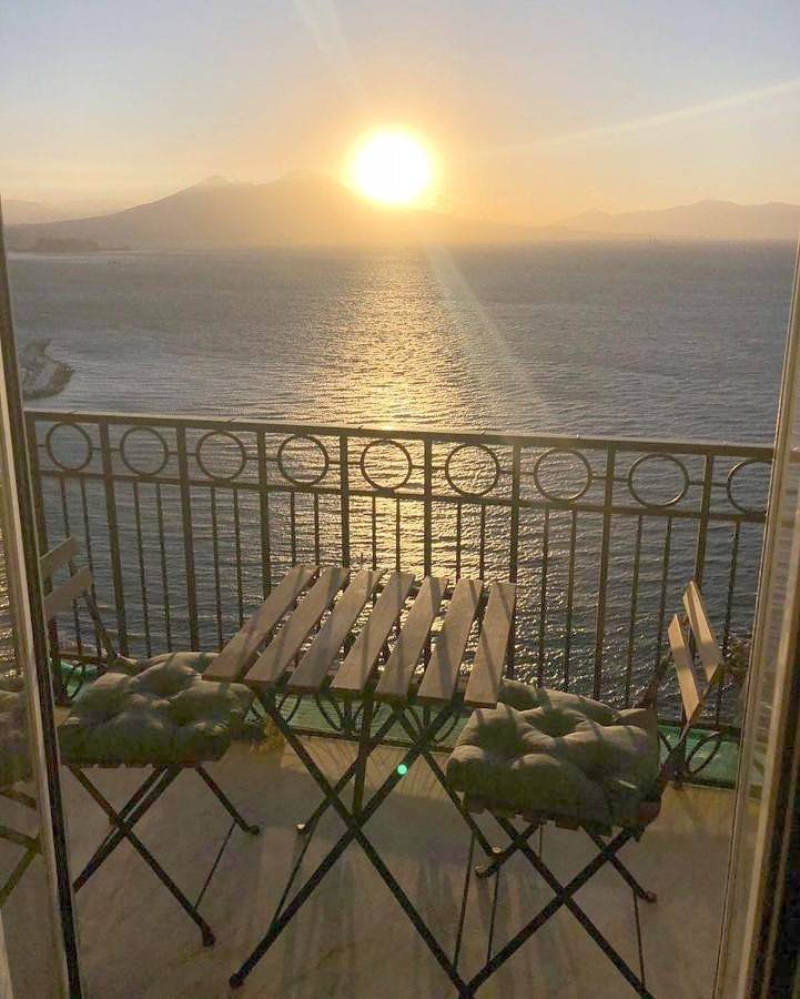 Lux in Napoli, Napoli e dintorni