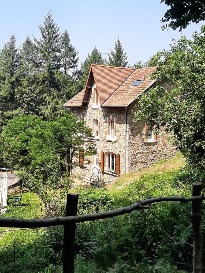 Cottage pour 3 personnes, avec jardin ainsi que vue et terrasse dans La Monnerie-le-Montel