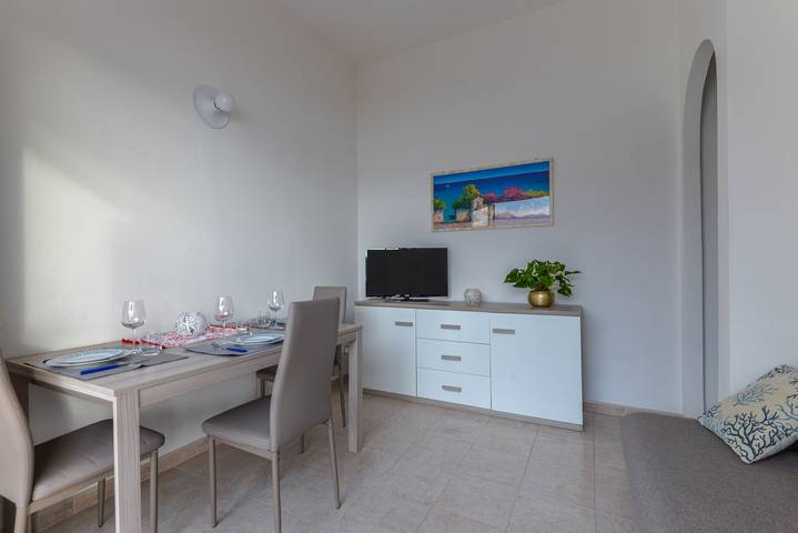Appartamento intero, Appartamento 'Casa Clara' con vista mare, terrazza e Wi-Fi in Marina di Campo, Campo nell'Elba