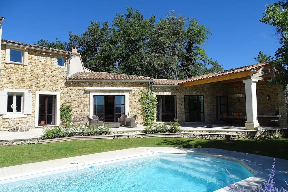 Goult Luberon superbe maison de village climatisée vue exceptionnelle piscine in Goult, Parc naturel régional du Luberon