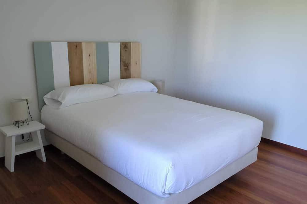 Ganze Wohnung, Habitación Doble en Elegante Mansión con Zonas Comunes y Jardín in Ribadeo, Rías Altas