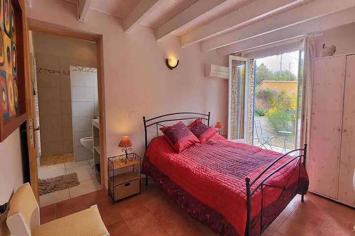 Location de vacances pour 8 personnes, avec jardin ainsi que piscine et terrasse, animaux acceptés à Villes-sur-Auzon - 2