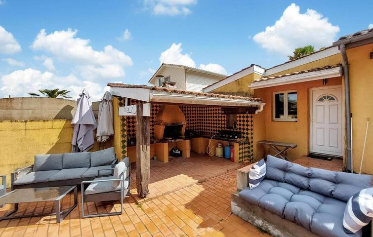 Location de vacances pour 8 personnes, avec piscine ainsi que terrasse et jardin à Le Temple - 3
