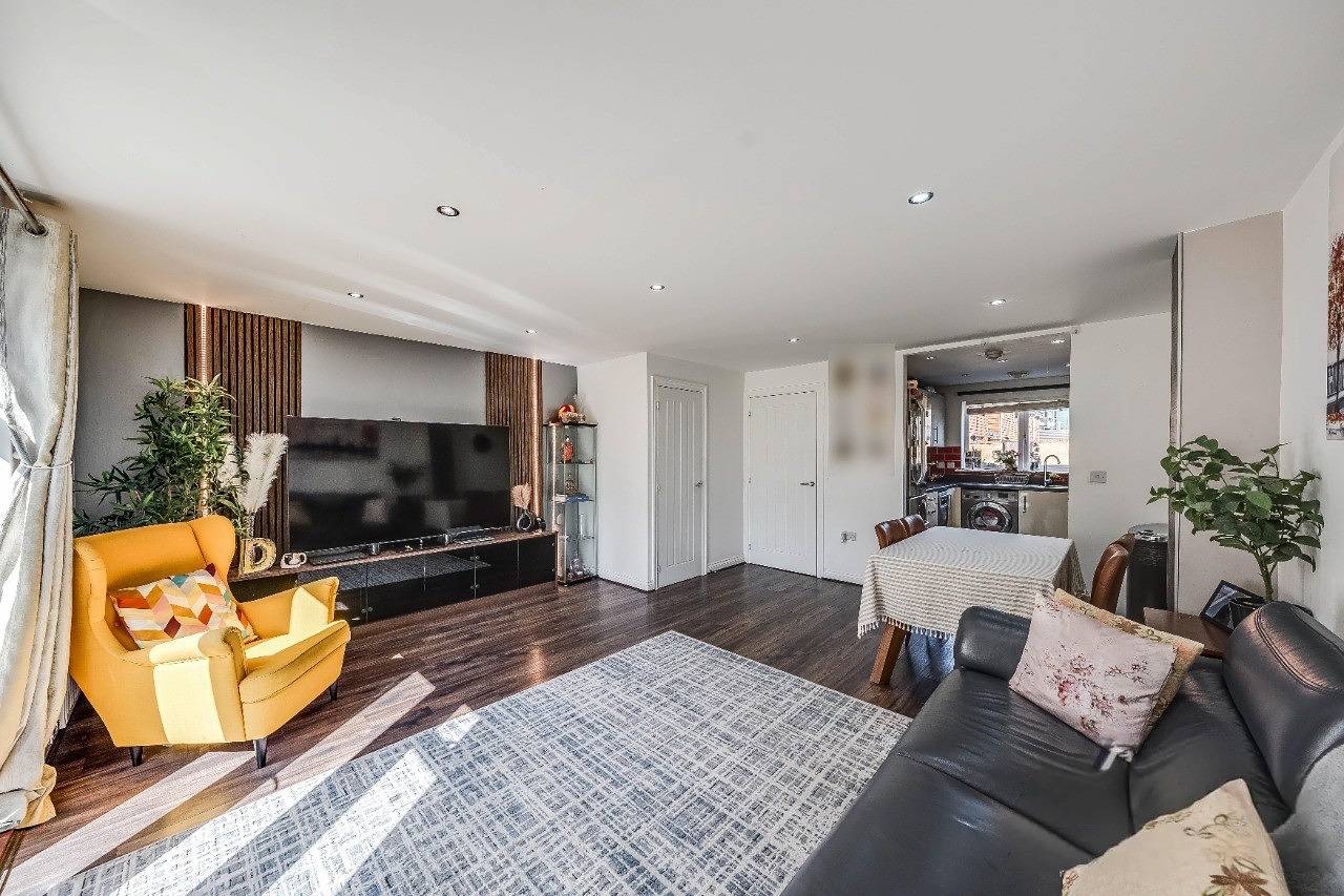 London Suburb Home with great connections in Dartford, Kent
