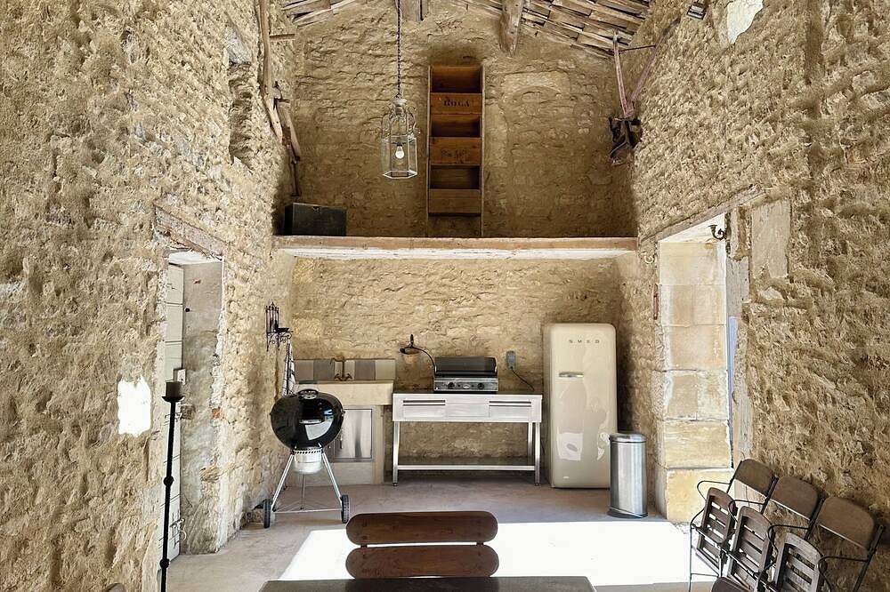 Air-conditioned Mas de Ménerbes, pétanque, swimming pool & enclosed garden. Pets welcome. in Ménerbes, Parc naturel régional du Luberon