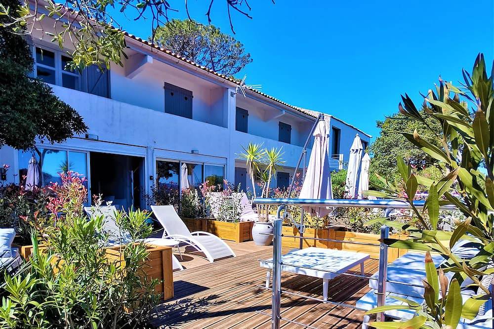 Ganze Wohnung, Le Lotie Apartment T2-35m2 Sea view Balcony Terrace Air conditioned in Hyeres, Parc national Port-Cros