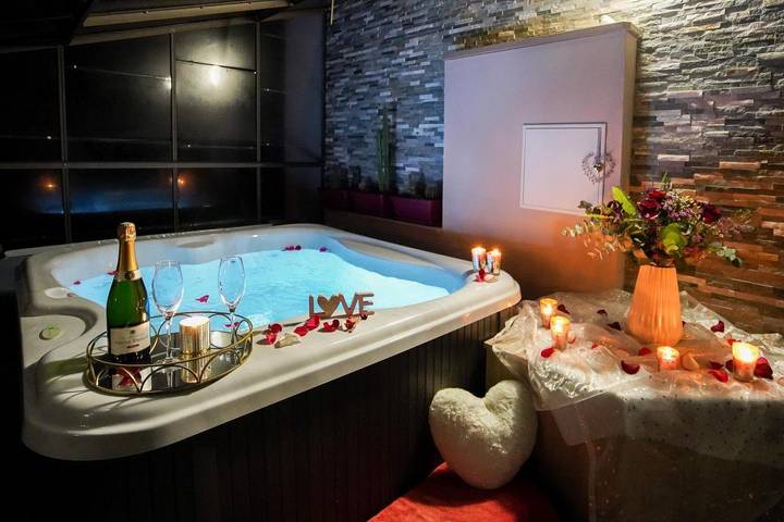 Gîte pour 2 personnes, avec jacuzzi ainsi que jardin et terrasse à Saint-Avertin - 3