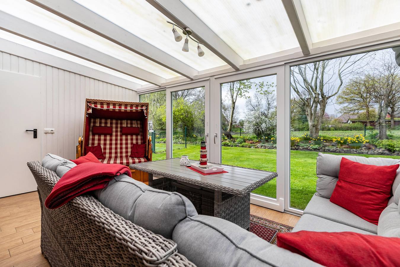 Ferienhaus 'De Lüüte Kaat' mit privater Terrasse und Garten , Wlan, Sauna und 3 Schlafzimmer in Offenbüttel, Albersdorf und Umgebung