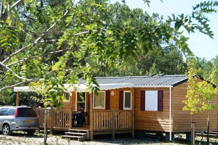 Mobil home pour 6 personnes, avec terrasse et sauna, animaux acceptés à Saint-Michel-Escalus