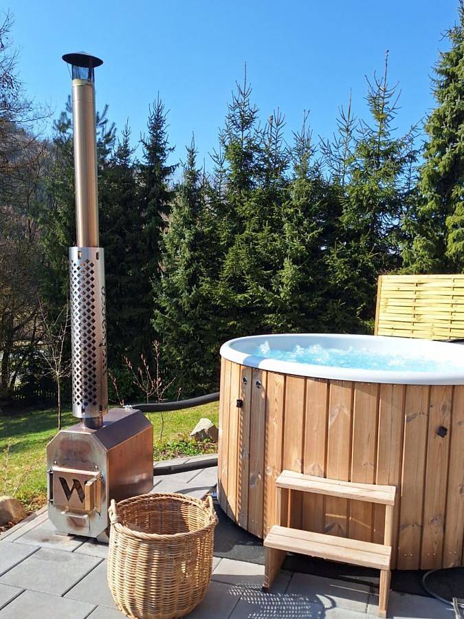 Ferienhaus für 6 Personen, mit Garten und Ausblick sowie Pool, mit Haustier