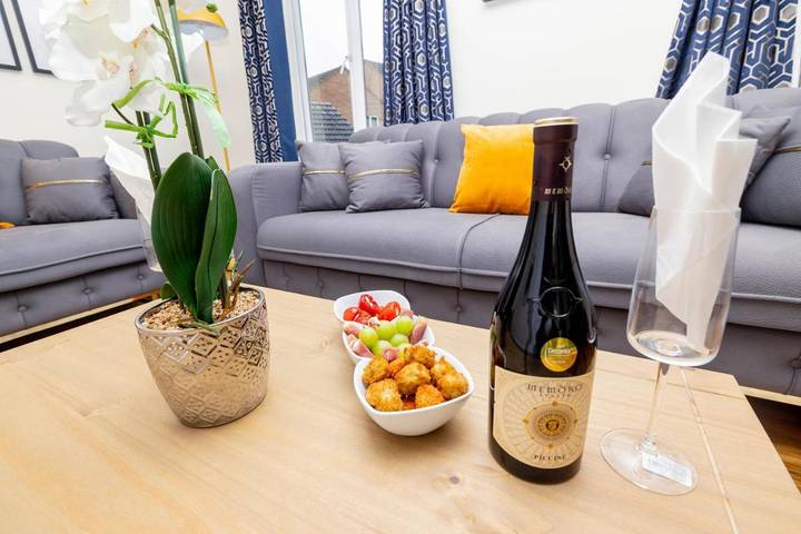 Location de vacances pour 8 personnes, avec jardin à Corby - 2