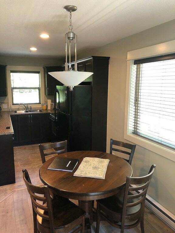 2bdrm 2bath Cottage w/ indoor pool 5 min from beach in Parksville, Regional District of Nanaimo