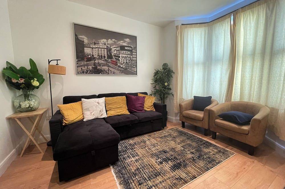 Beautiful house with 5 bedrooms and Living Room! in London, Südostengland