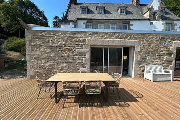 Gîte pour 8 personnes, avec terrasse à Plounéventer
