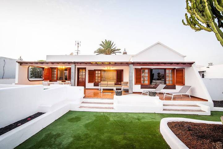 Villa für 8 Personen, mit Terrasse und Garten - 1