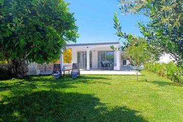 Ferienhaus für 4 Personen, mit Terrasse und Garten in Afantou