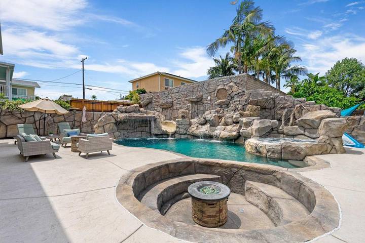 Casa de vacaciones para 13 personas, con piscina y jardín además de jacuzzi y terraza - 1