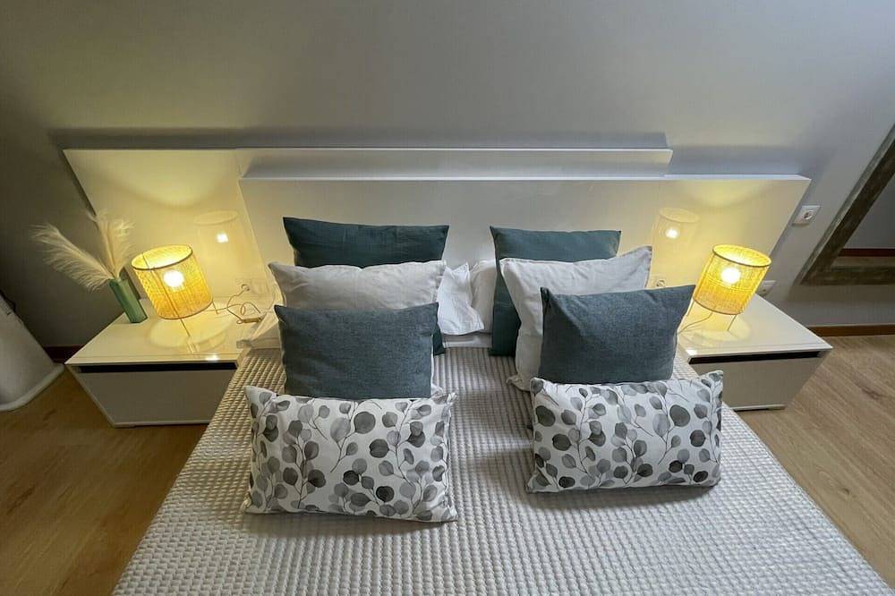 Entire apartment, Deluxe Penthouse very close to the beach, Free Parking in Moaña, Rías Baixas
