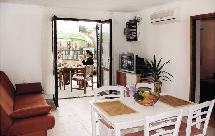 Ferienhaus für 9 Personen, mit Terrasse, mit Haustier in Grad Šibenik - 3