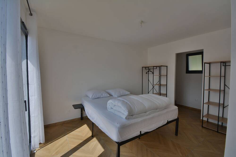 Spacious Evan house (new villa) close to the center and air-conditioned. in Ruoms, Ardèche