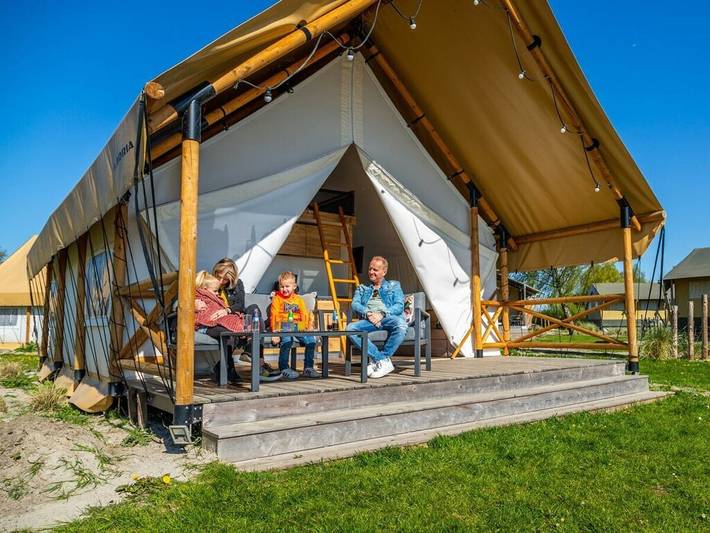 Glamping voor 4 personen, met terras aan het Veluwemeer